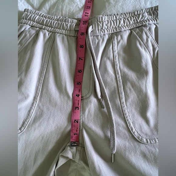 Athleta Ivory Elastic Waist Stretchy Beachy Farallon Bermuda Shorts Size 0 - Picture 13 of 15